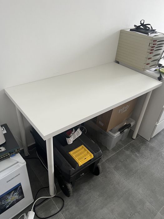 Стол IKEA. Офисный.