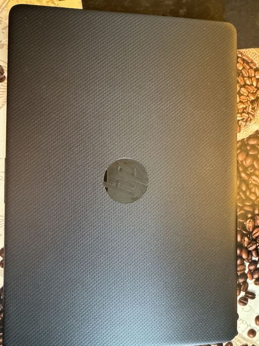 Лаптоп HP 14s не е ползван