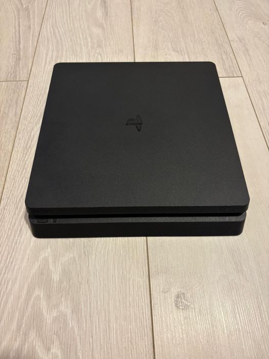 Consola PS4 Slim Black  1TB + Controller DualShock 4 + GTA V & FIFA23