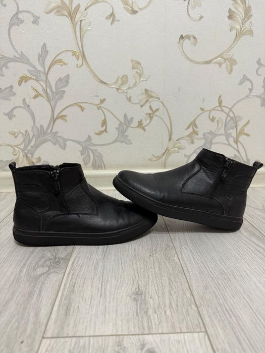 Подростковые ботинки