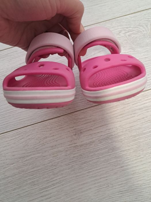 Sandale crocs fete c6, 22-23 

Sandale h&m fete ,20-21 ,stare buna 30 lei 

Sau impreuna 1