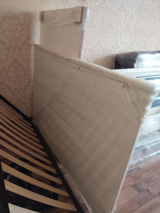 Кровать для спальни