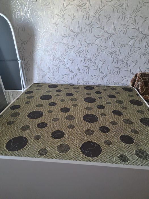Продам Кровать с матрасом