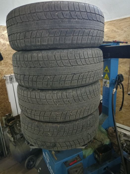 Продам зимние колеса 215/60/16