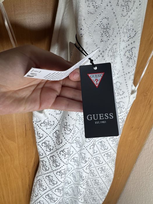 Рокля с камъчета Guess