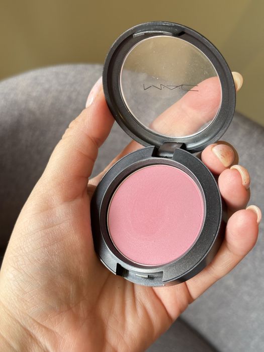 Прахообразен руж MAC в цвят breath of plum