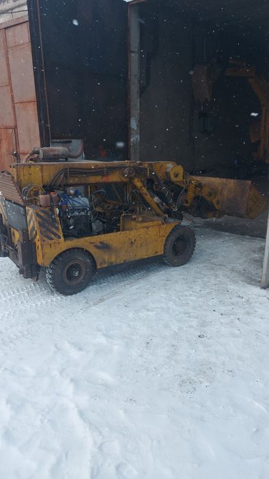 Продаётся мини погрузчик телескопический 4м .
