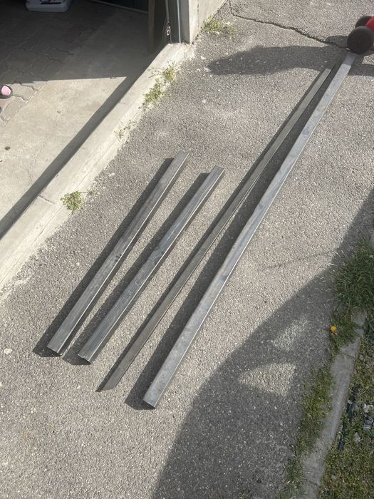 Stalpi de fier pentru gard