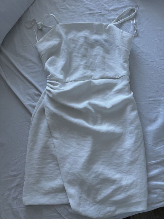 Елегантна бяла рокля Zara