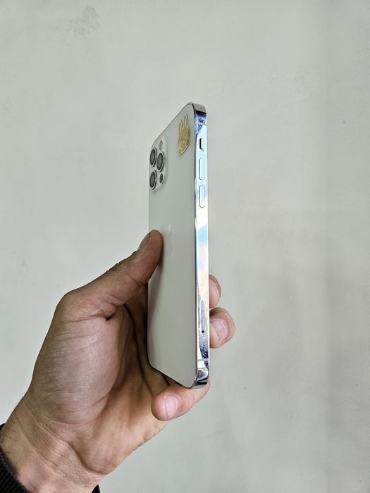 Iphone 12 pro.      .