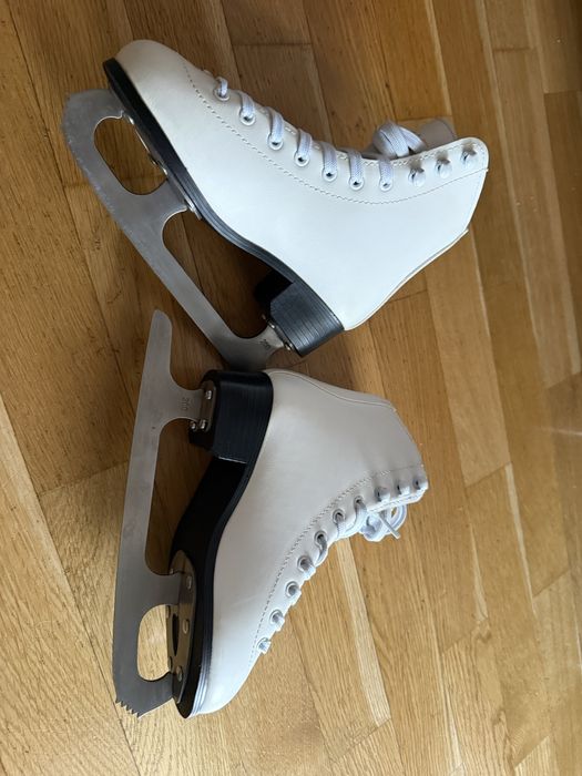 Patine GRAF marimea 33 stare foarte buna