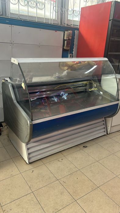 Холодильник витринный