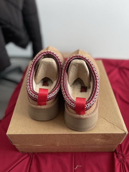 Ugg tazz bej cu rosu