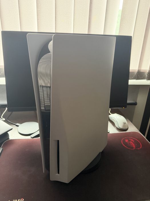 Плейстейшан 5 с 8 игри като нов