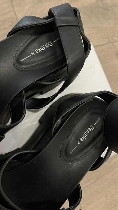 Продам босоножки