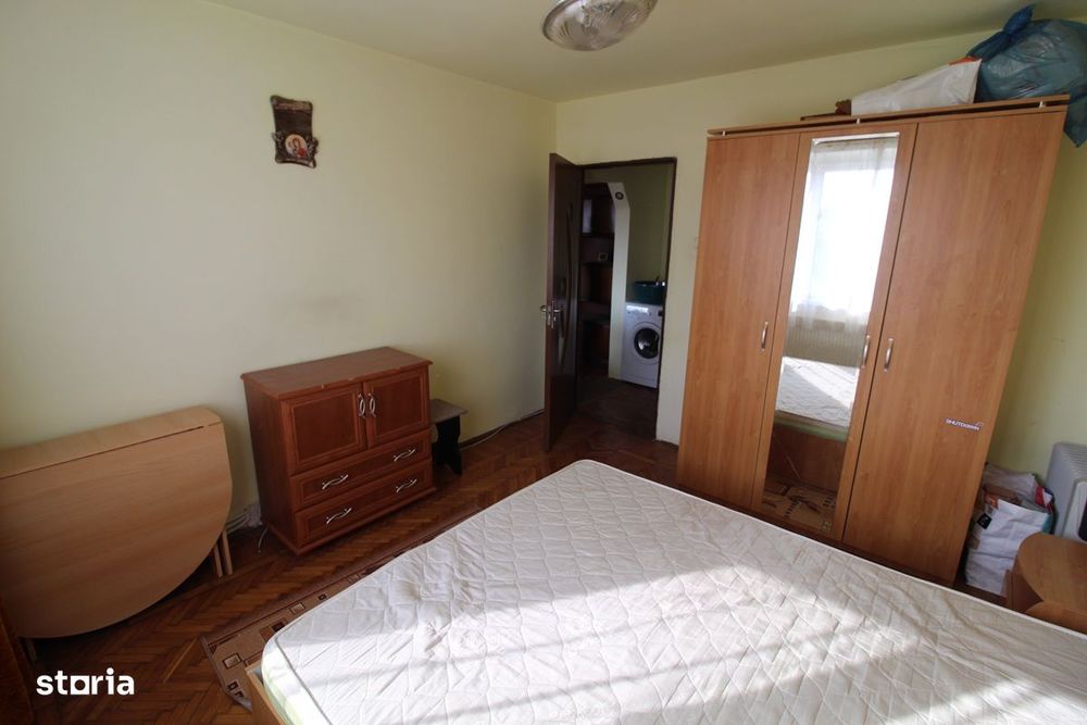 Vând apartament cu 2 camere în Hunedoara, Central-Bd.Corvin, 46mp...