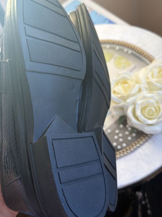 Продам лоферы новые