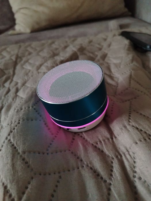 Продам блютуз колонка