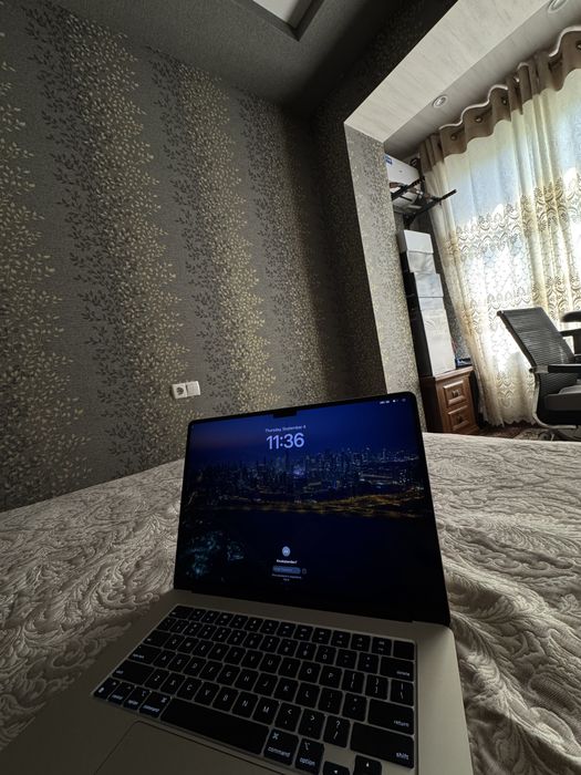 Macbook Air m3 15 inch 8/256