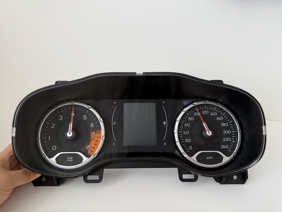 Приборная панель на Jeep Renegate