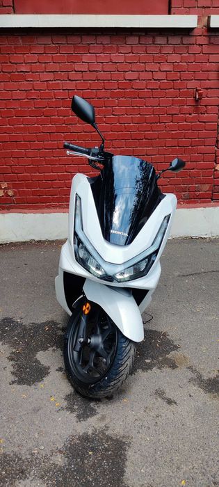 Inchiriez scuter Honda pcx 125cc ( Glovo, Bolt, Wolt)