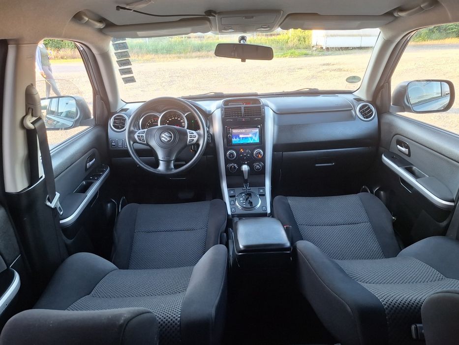 Suzuki grand vitara 2.0 benzina 4x4 mic mare Automat clima an 2006