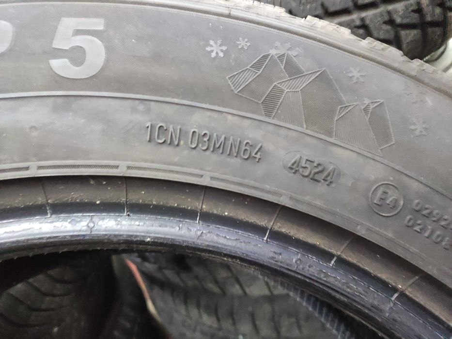 2бр Като нови зимни гуми 215 65 17 - Semperit - DOT 2024