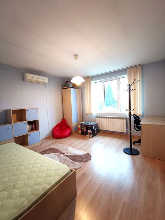 Етаж от къща , с двор и гараж в село Първомайци