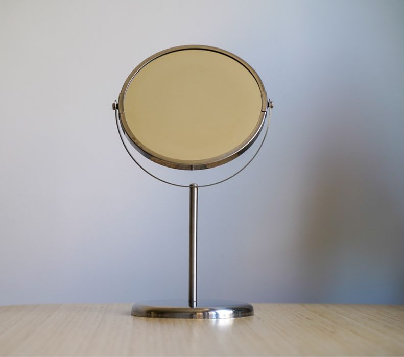 Настолно огледало