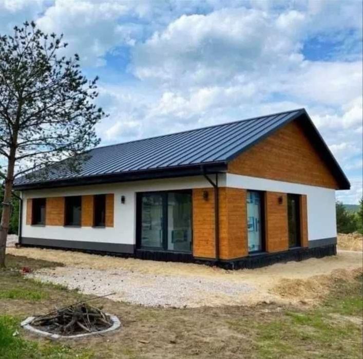 Case pe structura metalica învelite cu panouri sandwich