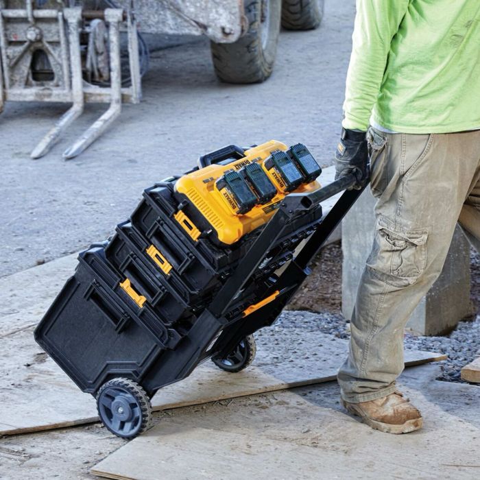 Бързо Зарядно устройство с 4 зарядни клетки DeWALT DCB104