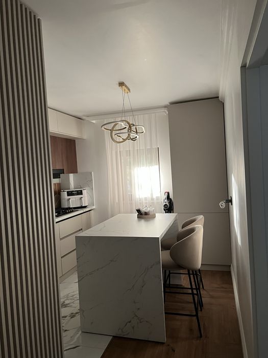 Vand apartament ( 3 camere )