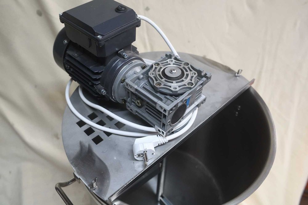 OALĂ CU MIXER  37L, 50L si 100L