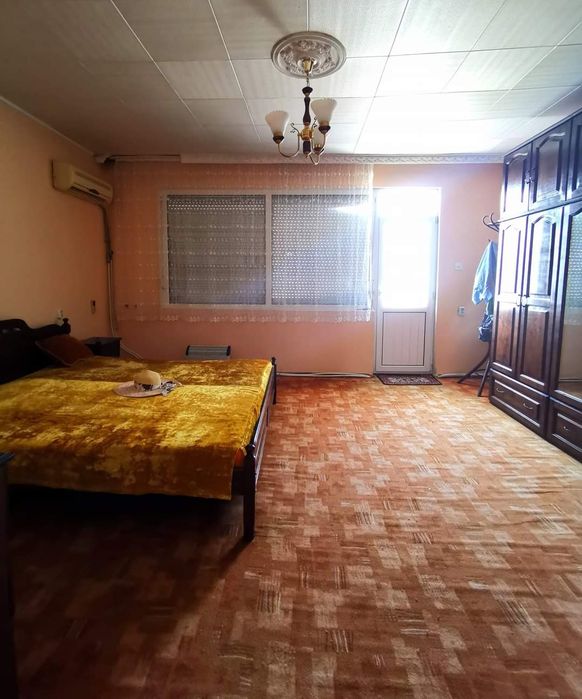 Панорамен, четиристаен тухлен апартамент в центъра