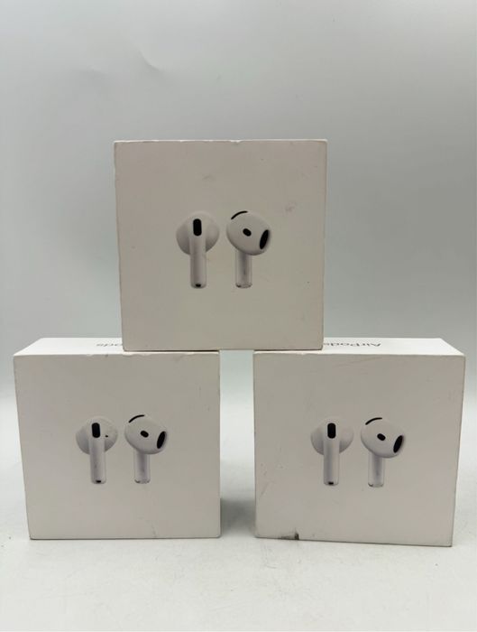 AirPods 4.