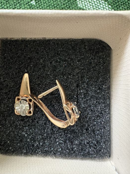 Красное золото серьги с бриллиантом