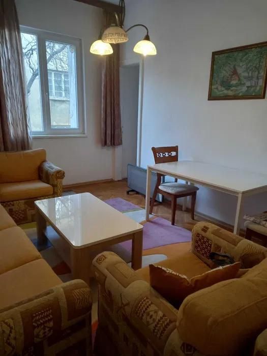 Дава се под наем Тристаен апартамент в София, Център - 100 кв.м за 750 € - Снимка #1