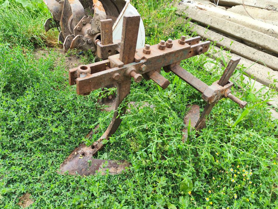 Vând motocultor, remorcă, freză și prășitoare