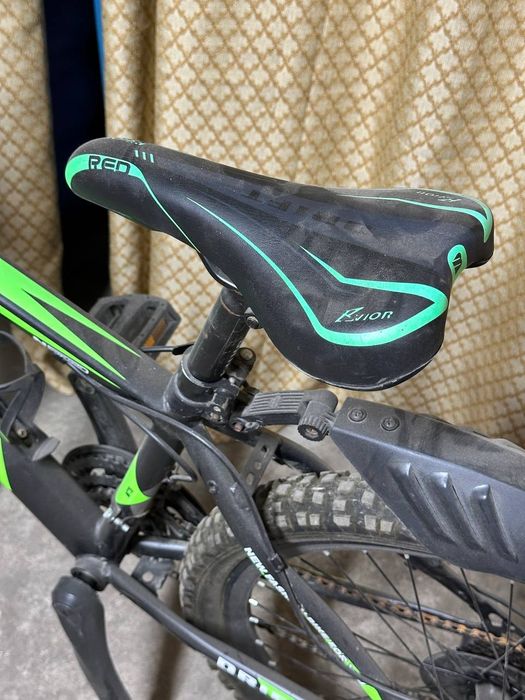 Велосипед зеленный.