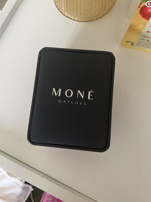 Часы женские Mone