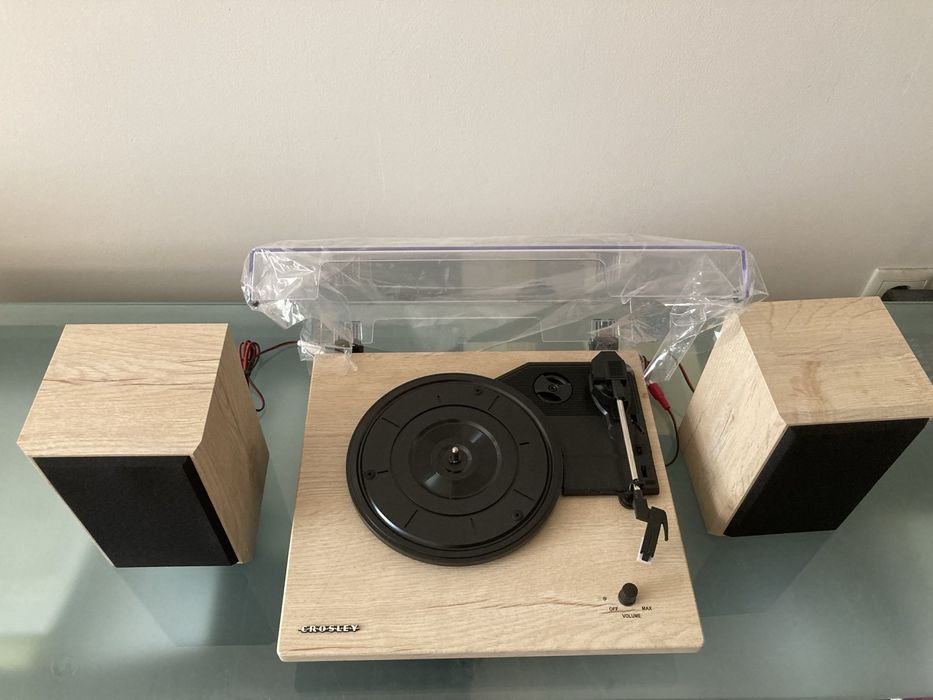 Нов грамофон Crosley Brio с колонки