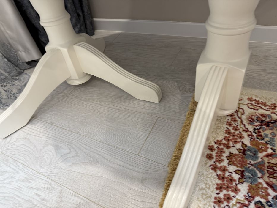 Стол для гостиной