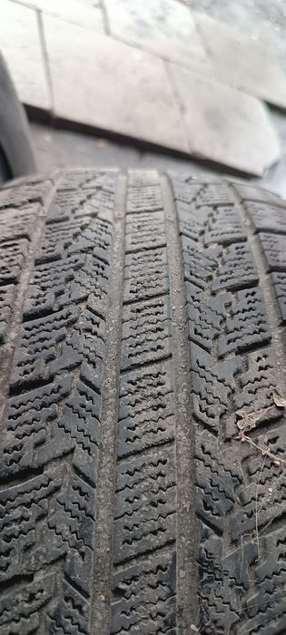 продается зимняя резина 17