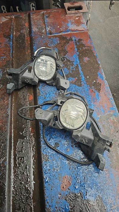 Туманки на Toyota Estima