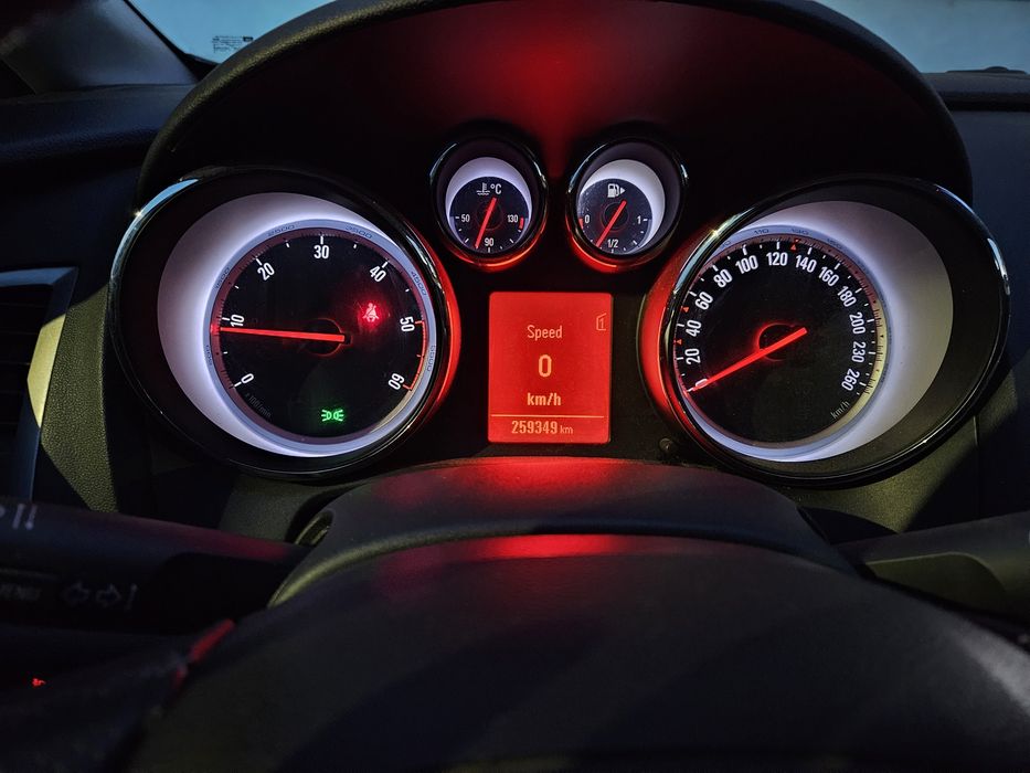 Opel astra J 2012 260.000 km