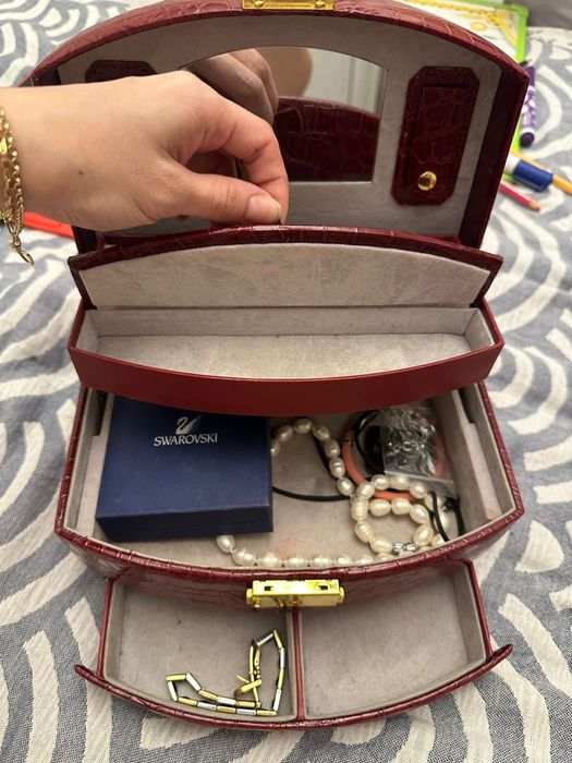 Шкатулка для украшении бордовая