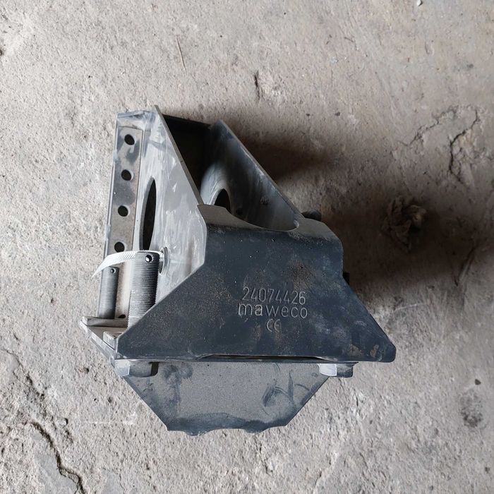 Кронштейн запаски прицепа.