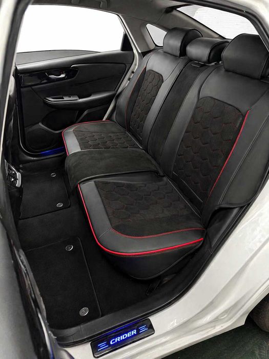 Комплект луксозна универсална тапицерия еко кожа и алкантара - черна, черно-сива или черно-червена.