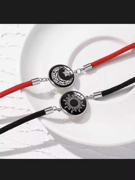 Oy va Quyosh ko’rinishidagi bilaguzuklar