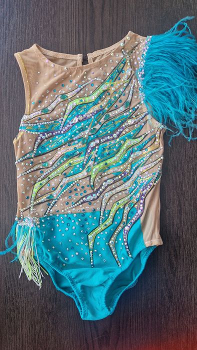 Vând costum de gimnastica ritmica